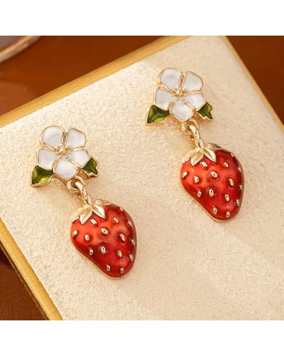 Boucles d'oreilles Fraises fleur blanche