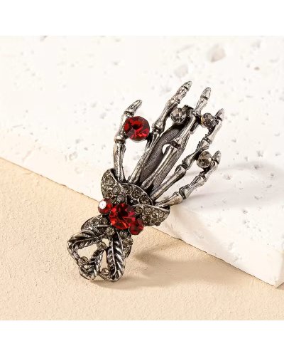 Broche Main Goth