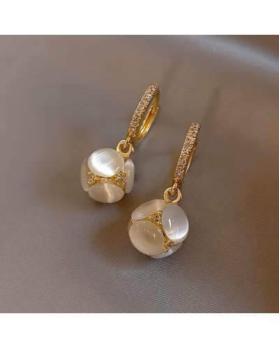 Boucles d'oreilles boule perle blanche