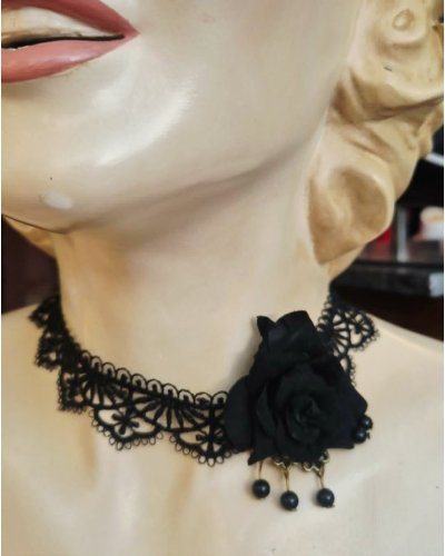 Collier  dentelle rose noire