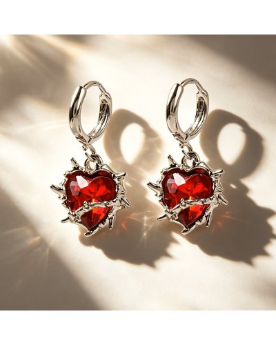 Boucles d’oreilles coeur barbelé rouge